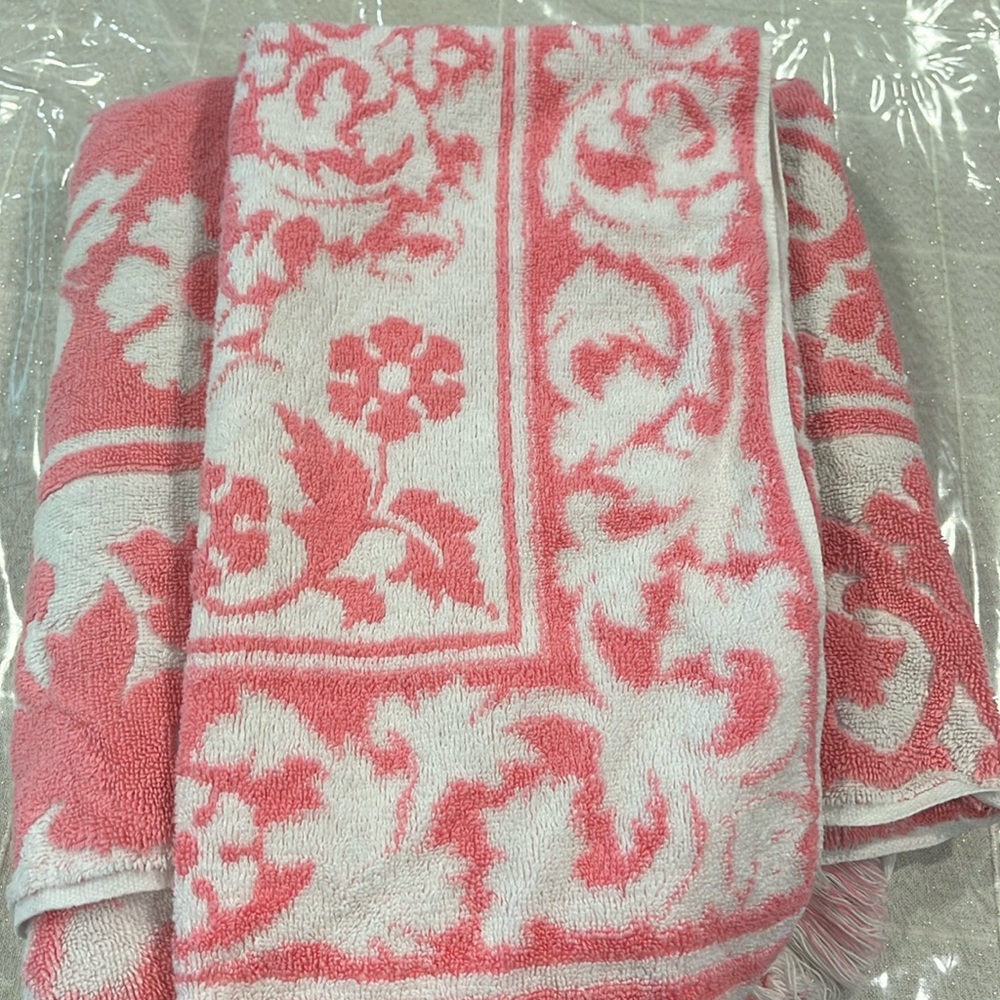 Set of 2 vintage towels pink